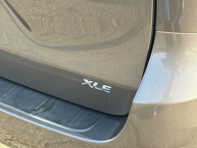 Used 2016 Toyota Sienna XLE 4D Passenger Van image 37