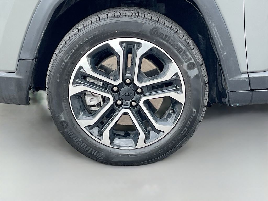 Used 2023 Jeep Compass Limited image 28