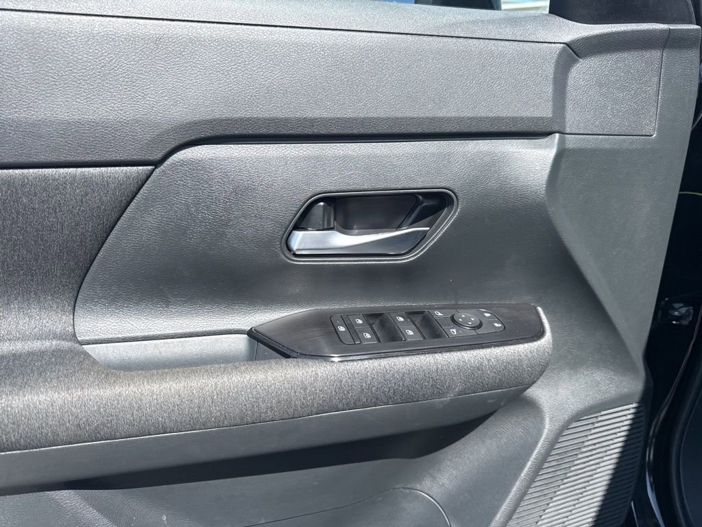 Used 2025 Nissan Kicks SV AWD/4WD image 24