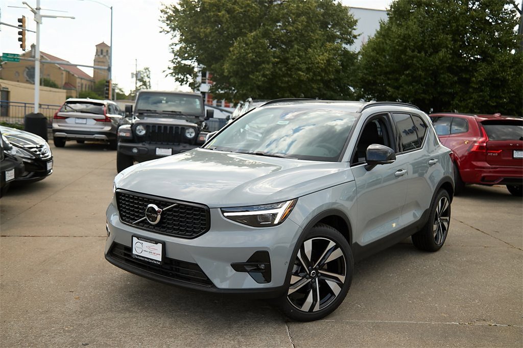 New 2025 Volvo XC40 B5 Plus w/ Protection Package Premier