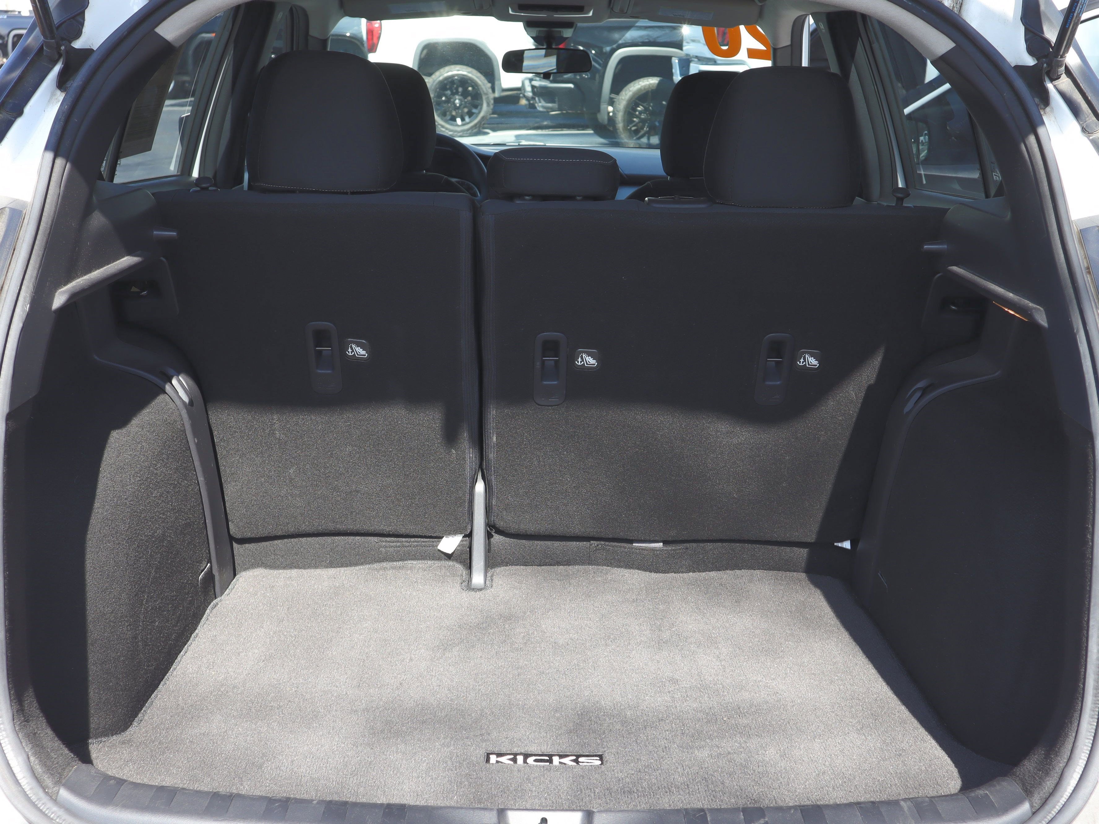 Used 2020 Nissan Kicks S image 30