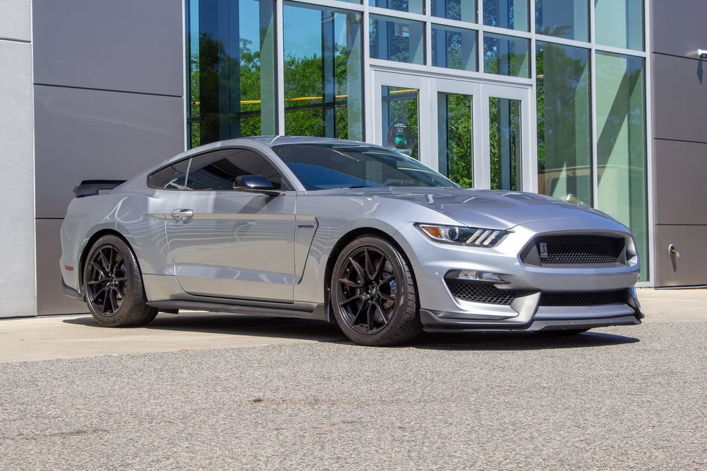 Used 2020 Ford Mustang Shelby GT350 w/ Technology Package RWD image 3