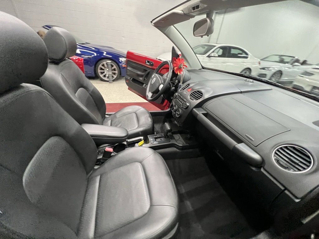 Used 2009 Volkswagen Beetle S image 33