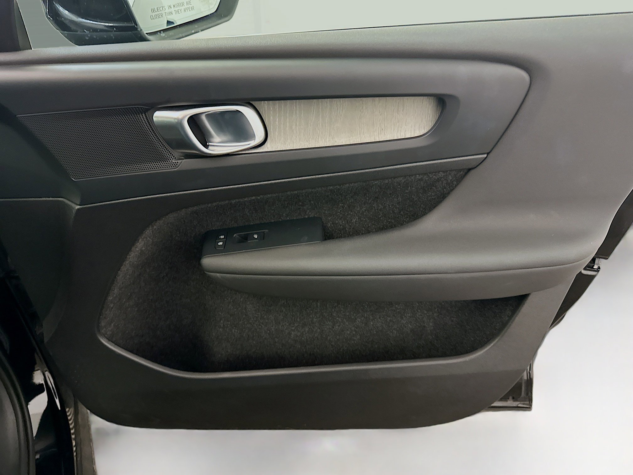 Used 2025 Volvo XC40 B5 Plus image 35