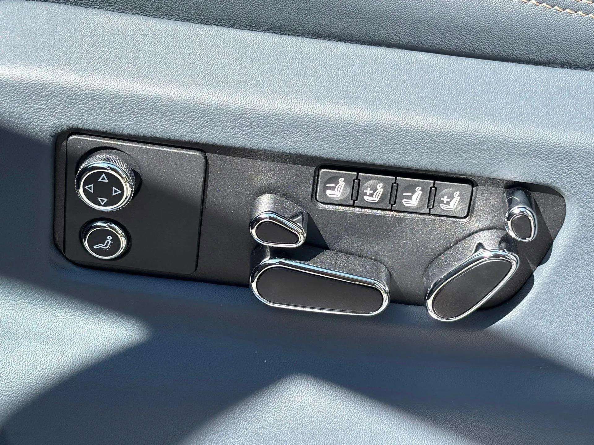 New 2025 Bentley Bentayga Extended Wheelbase image 46