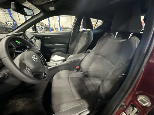 Used 2018 Toyota C-HR XLE FWD image 17