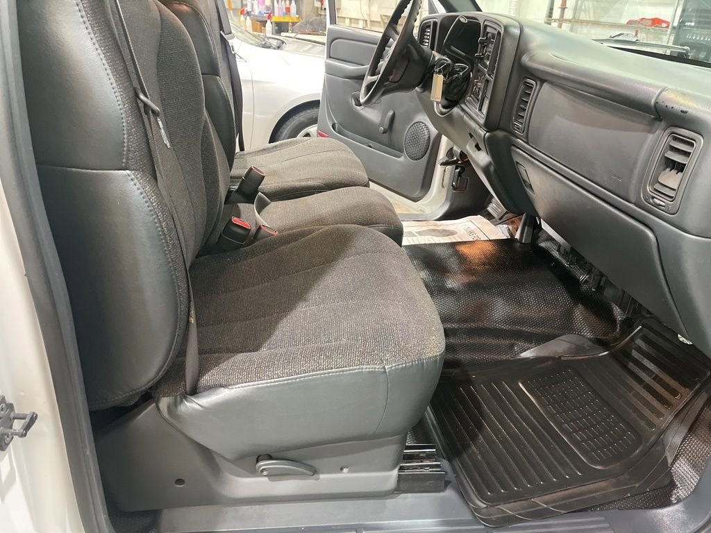 Used 2000 Chevrolet Silverado 1500 Base w/ Exterior Appearance Pkg image 15