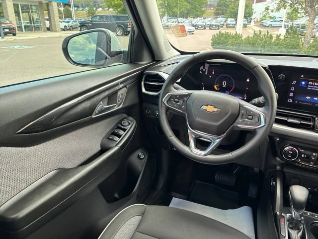 Certified 2025 Chevrolet TrailBlazer LT w/ Convenience Package FWD image 17