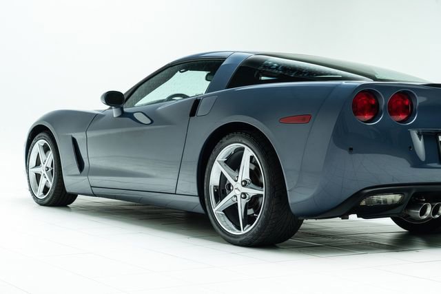 Used 2011 Chevrolet Corvette Coupe w/ 1LT image 19