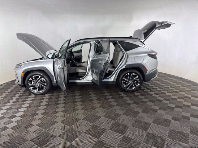 Used 2025 Hyundai Tucson Limited FWD image 9