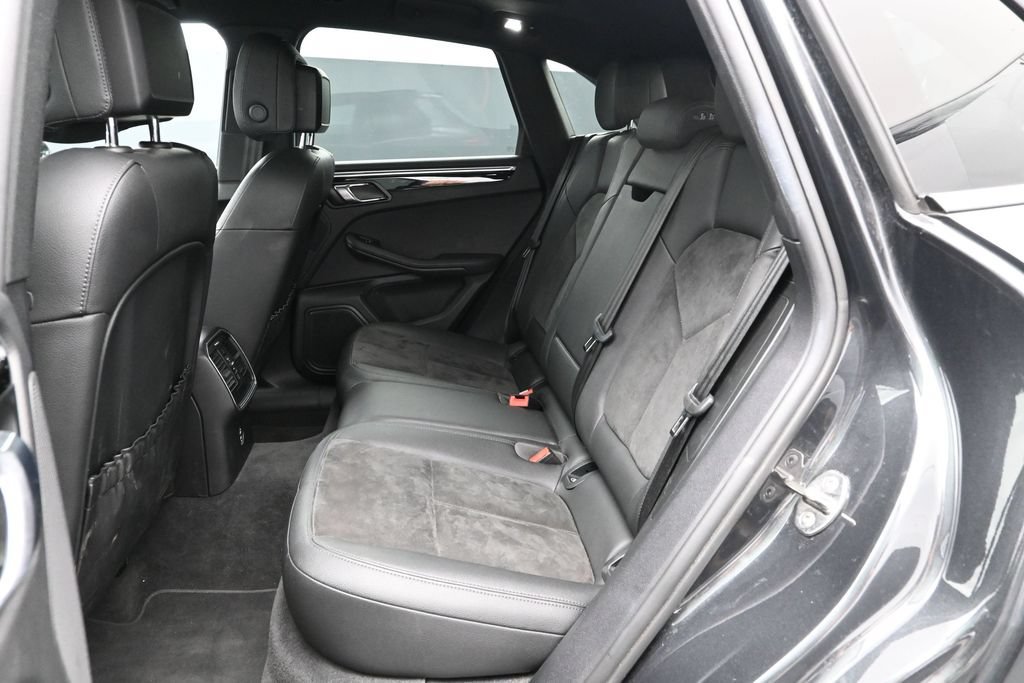 Certified 2021 Porsche Macan S AWD/4WD image 16