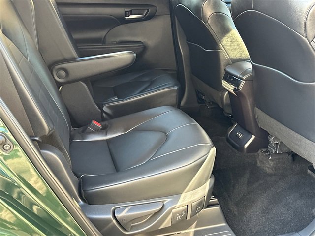 Certified 2025 Toyota Highlander XLE image 17