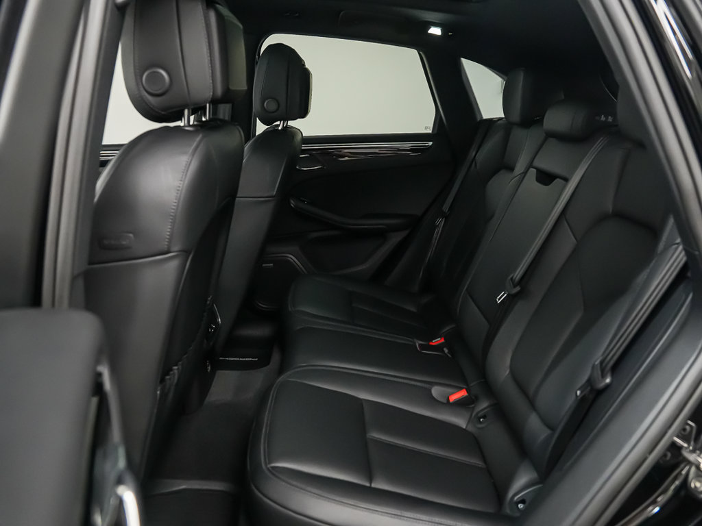 Certified 2024 Porsche Macan AWD/4WD image 17
