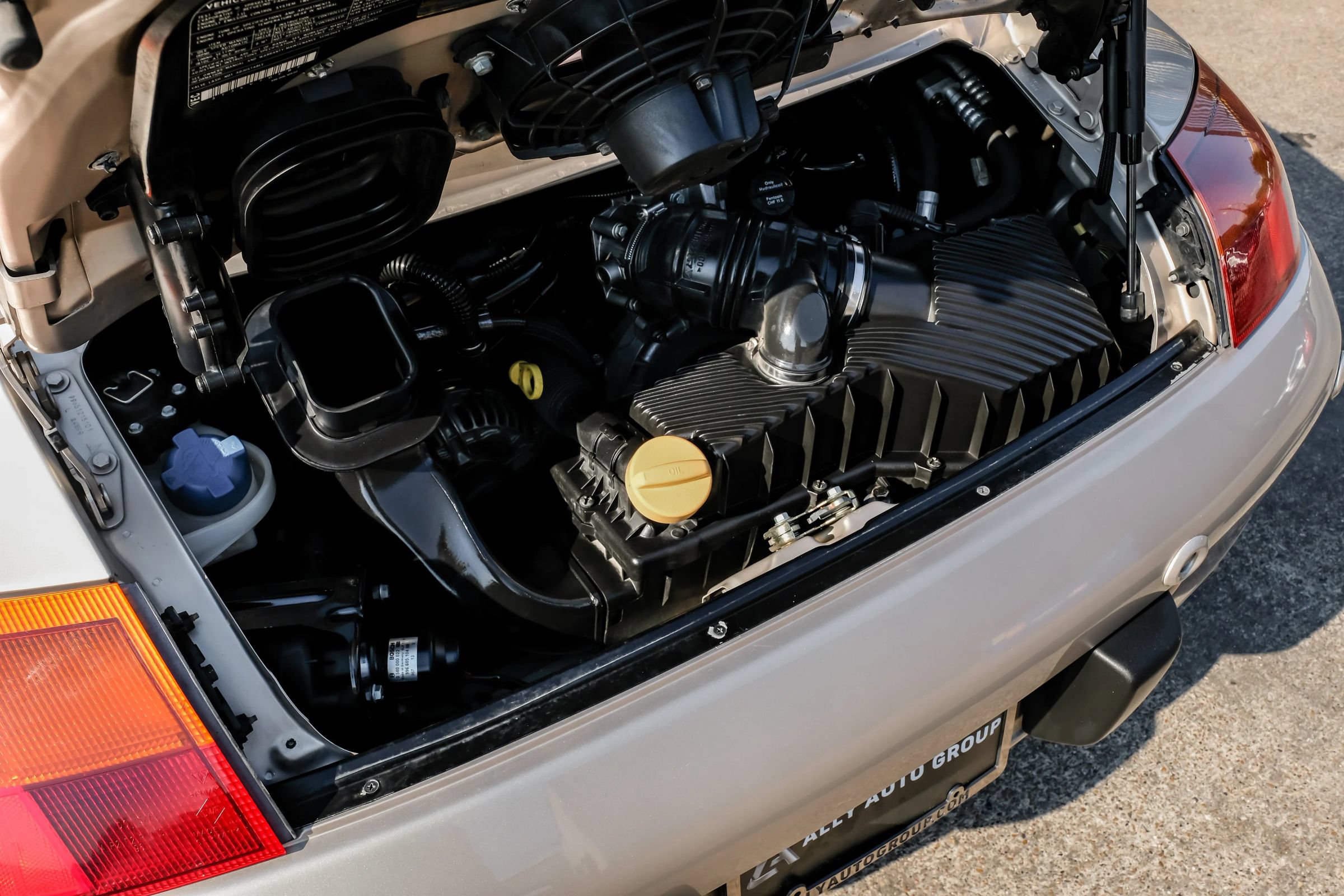 Used 2000 Porsche 911 Cabriolet image 46
