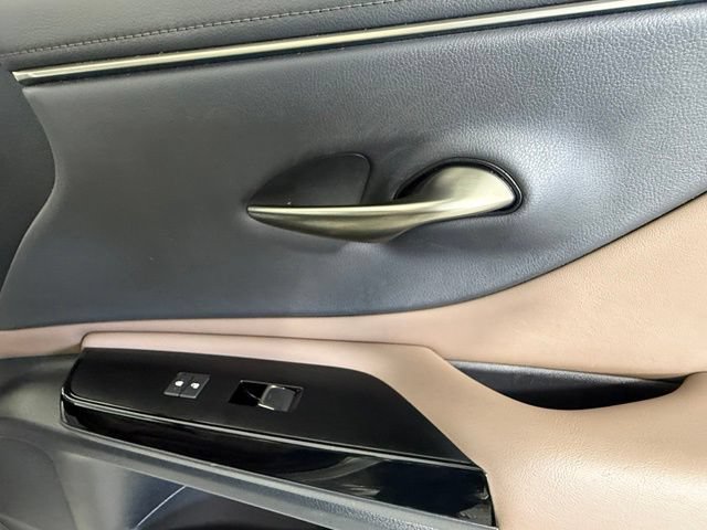 Certified 2022 Lexus ES 300h w/ Premium Package FWD image 33