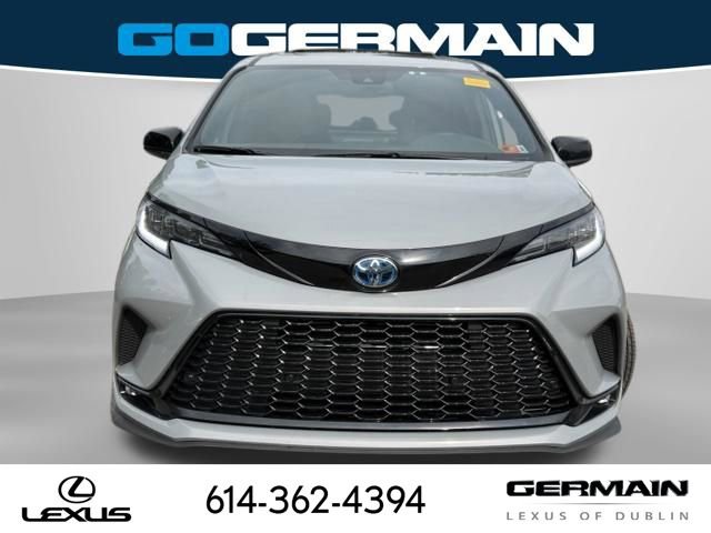Used 2025 Toyota Sienna XSE w/ XSE Plus Package AWD/4WD image 2
