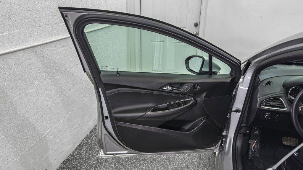 Used 2016 Chevrolet Cruze Premier w/ RS Package FWD image 11