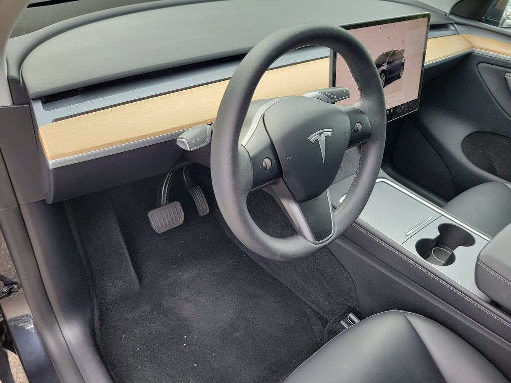 Used 2024 Tesla Model Y Long Range AWD/4WD image 19