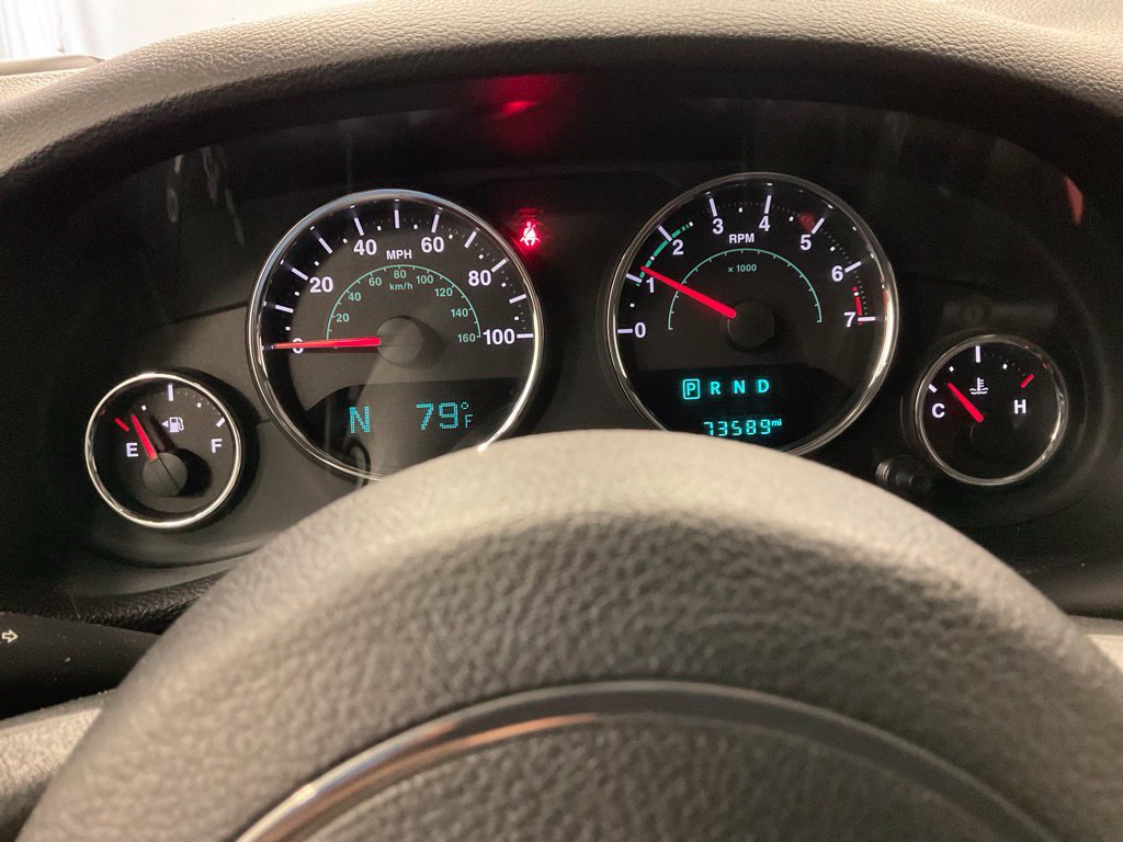 Used 2016 Jeep Wrangler Unlimited Sahara w/ Connectivity Group AWD/4WD image 2