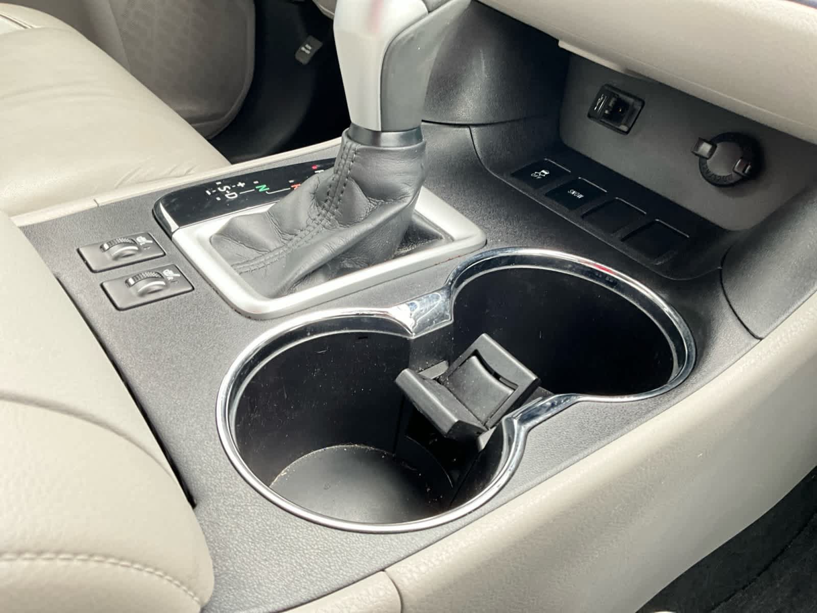 Used 2015 Toyota Highlander XLE FWD image 16