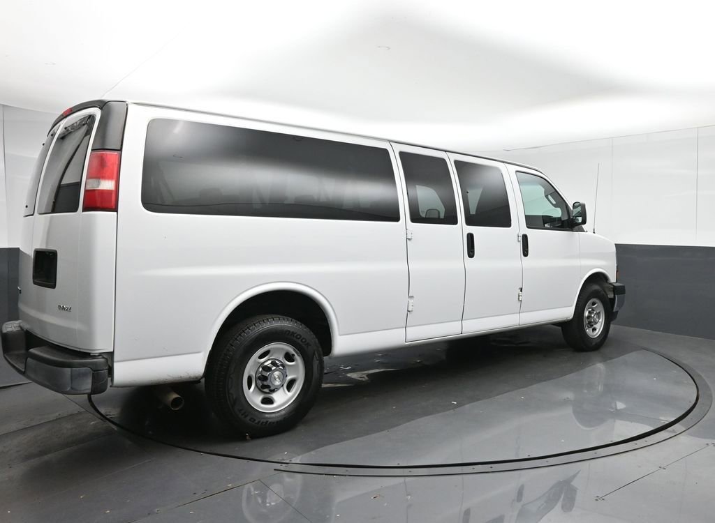 Used 2017 Chevrolet Express 3500 LT w/ LT Preferred Equipment Group RWD image 7