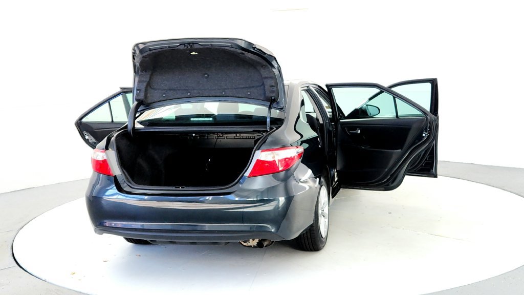 Used 2015 Toyota Camry LE w/ Moonroof Package FWD image 11
