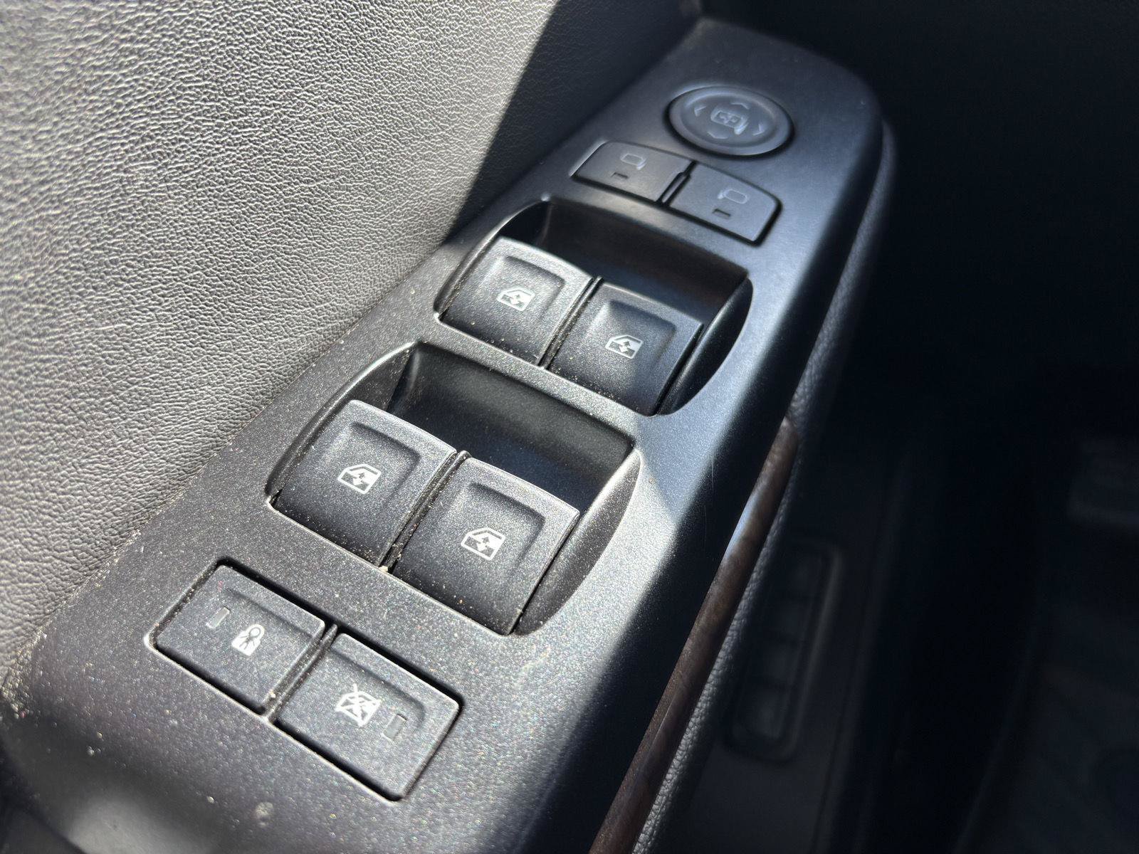 Used 2020 Chevrolet Suburban LT AWD/4WD image 30