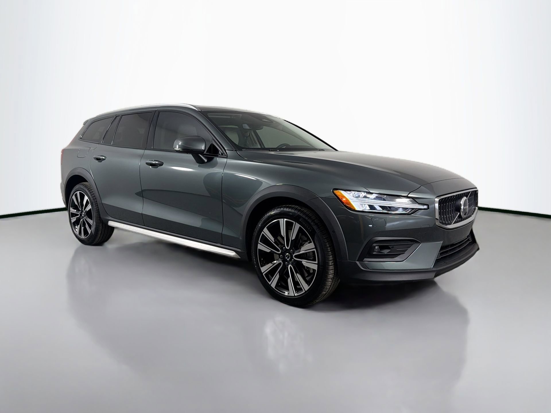 New 2026 Volvo V60 B5 Cross Country Ultra w/ Protection Package Premier image 3
