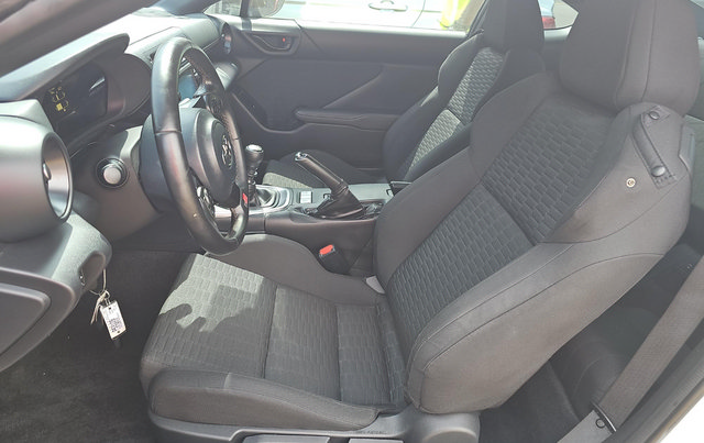 Used 2023 Toyota GR86 RWD image 6