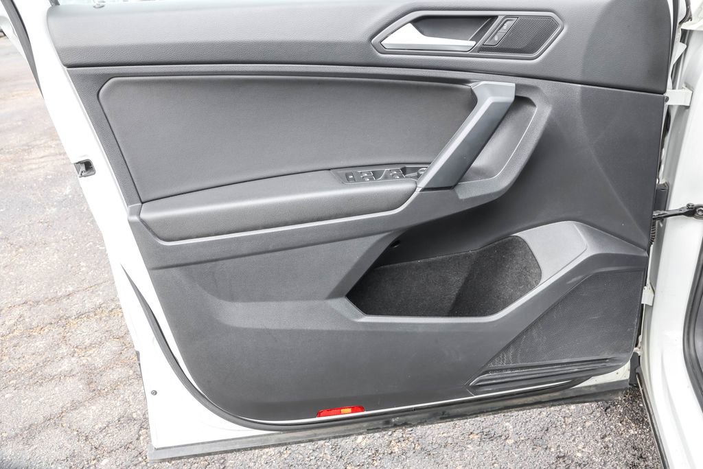 Used 2019 Volkswagen Tiguan SE image 27
