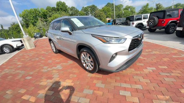 Used 2021 Toyota Highlander Limited FWD image 3