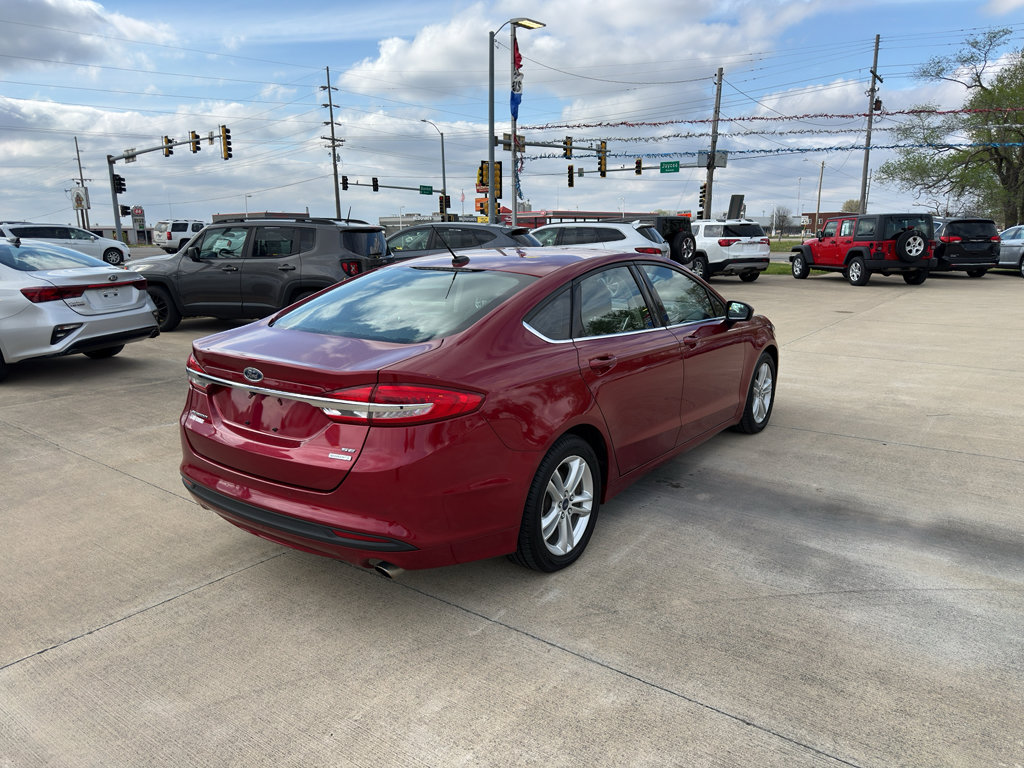 Used 2018 Ford Fusion SE w/ Fusion SE Technology Package FWD image 3