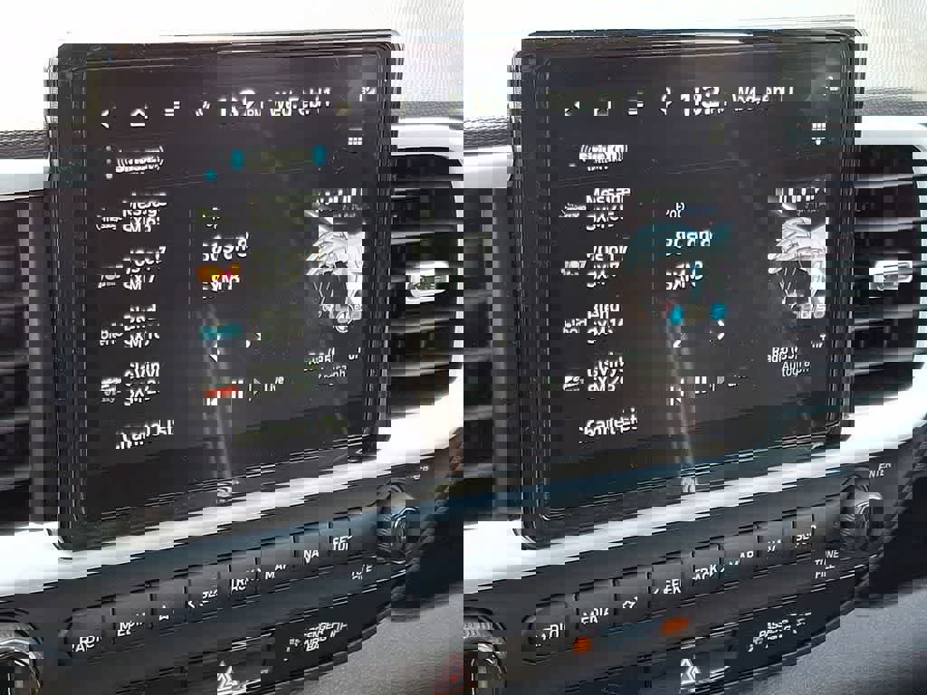 Used 2024 Hyundai Venue Limited image 16