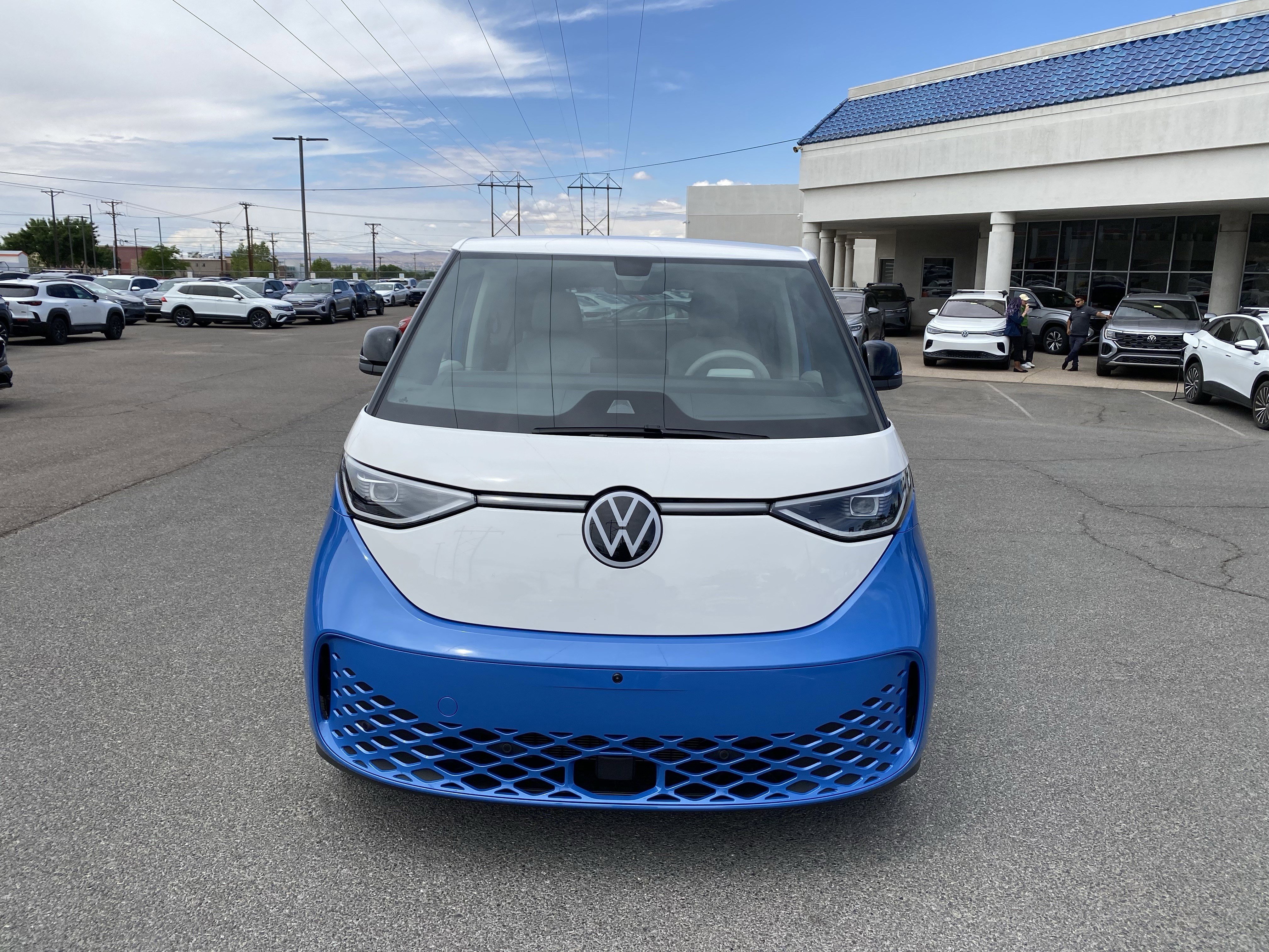 Used 2025 Volkswagen ID. Buzz 1st Edition AWD/4WD image 8