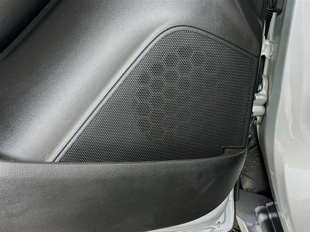 Used 2021 Chevrolet Trax LT w/ LT Convenience Package image 18