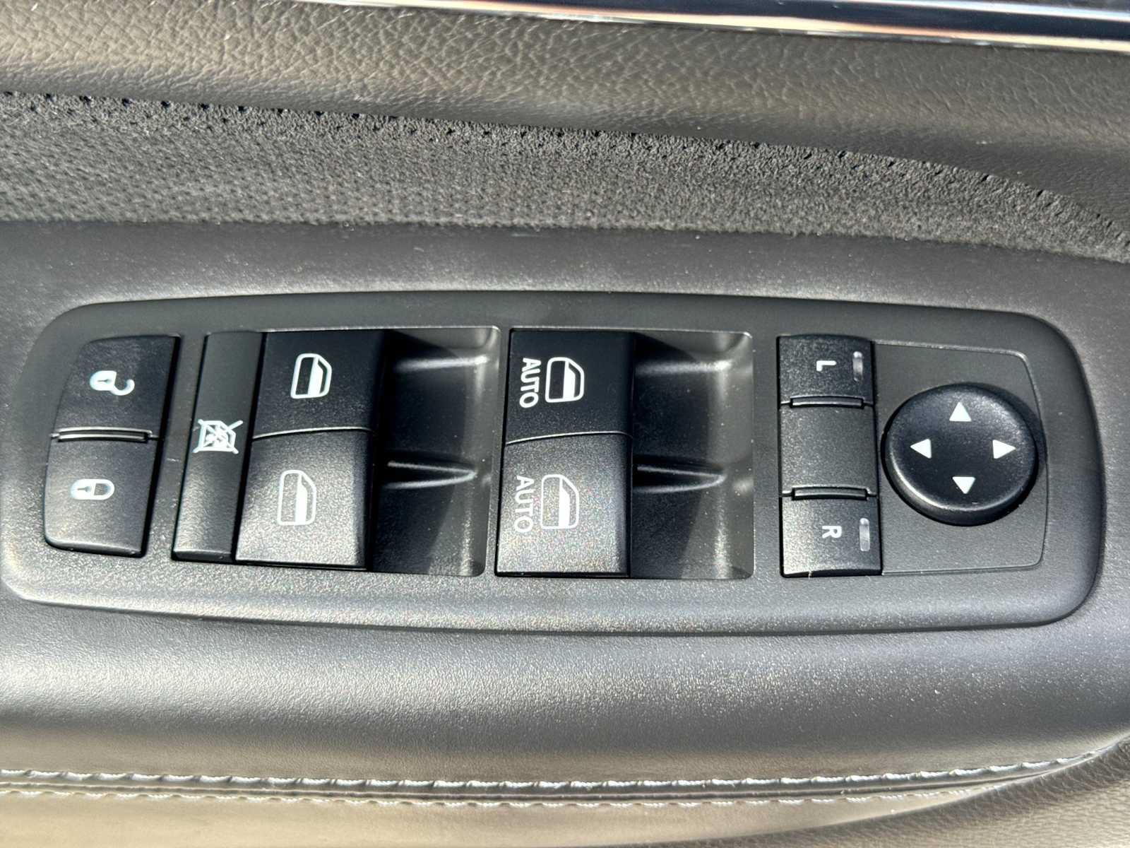 Used 2018 Jeep Grand Cherokee SRT AWD/4WD image 17