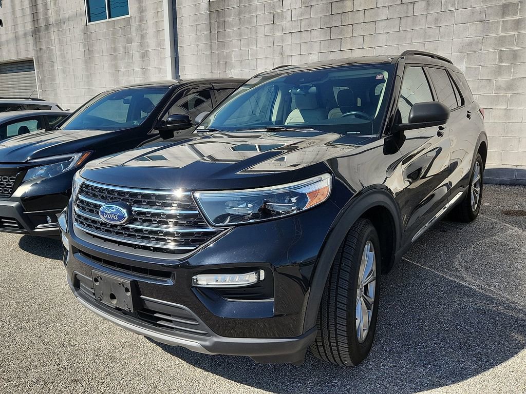 Used 2020 Ford Explorer XLT w/ Equipment Group 202A image 3