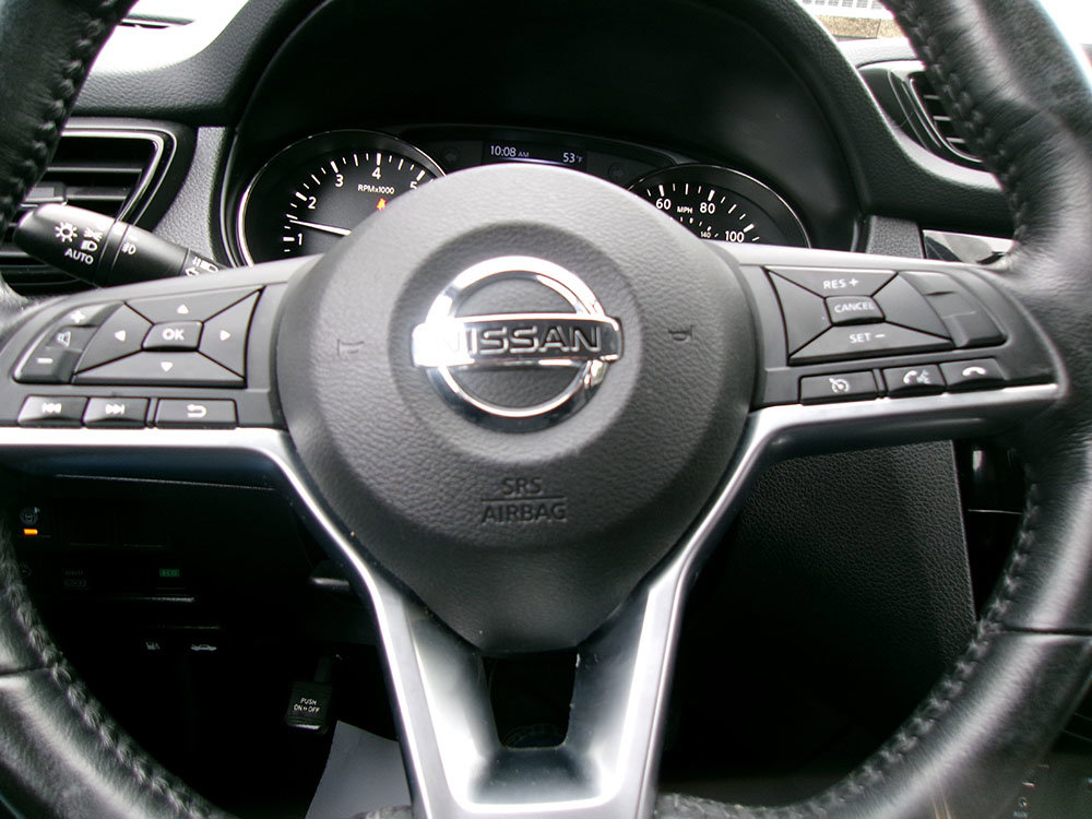 Used 2017 Nissan Rogue Sport SV w/ SV Premium Package AWD/4WD image 16