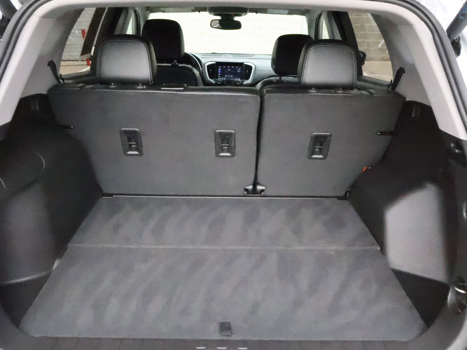 Used 2024 GMC Terrain SLT image 14