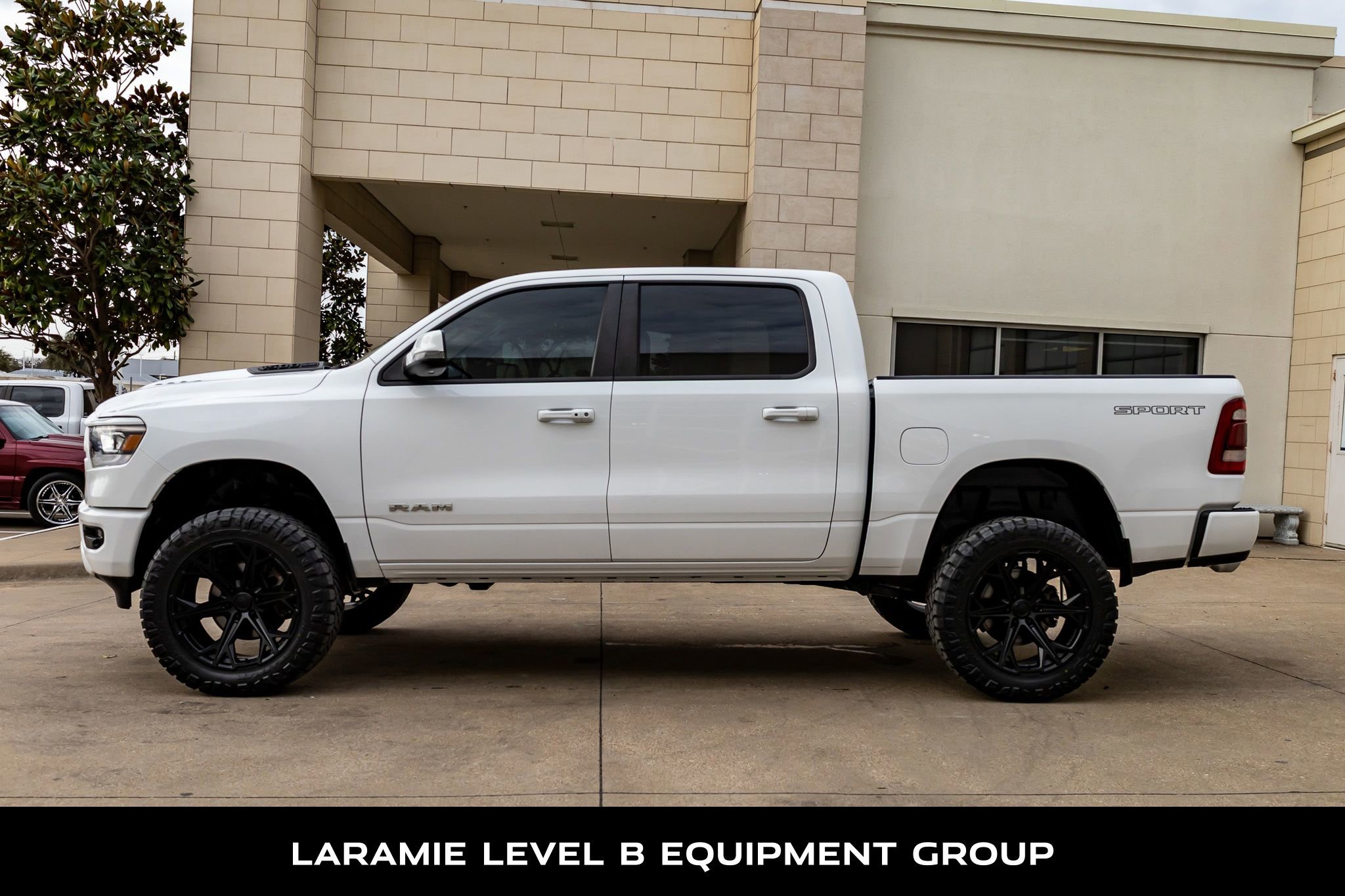 Used 2023 RAM 1500 Laramie AWD/4WD image 6