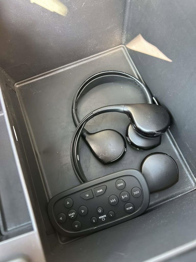 Used 2016 Chevrolet Suburban LT w/ LT Signature Package image 27