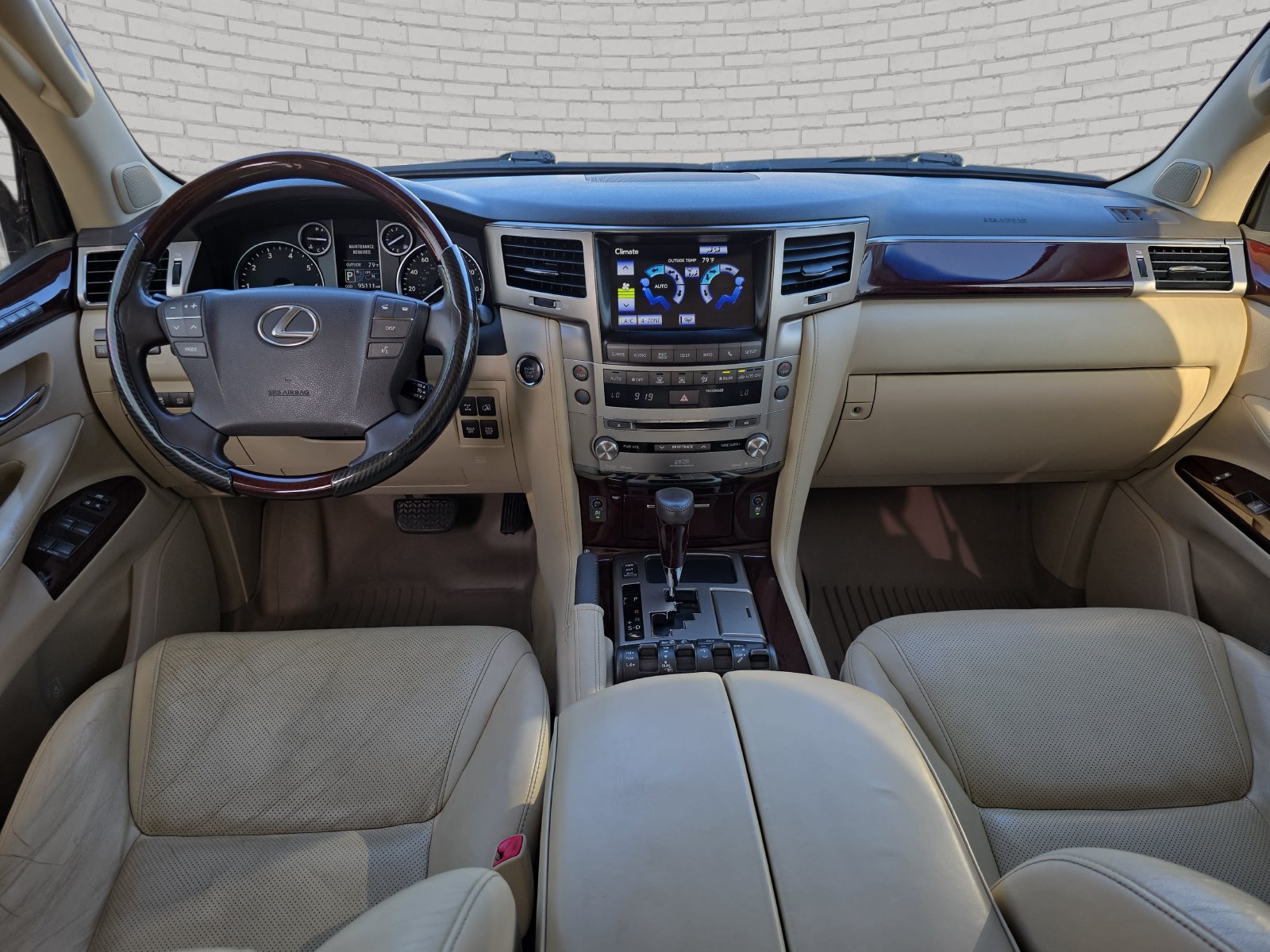 Used 2015 Lexus LX 570 4WD w/ Luxury Package image 10