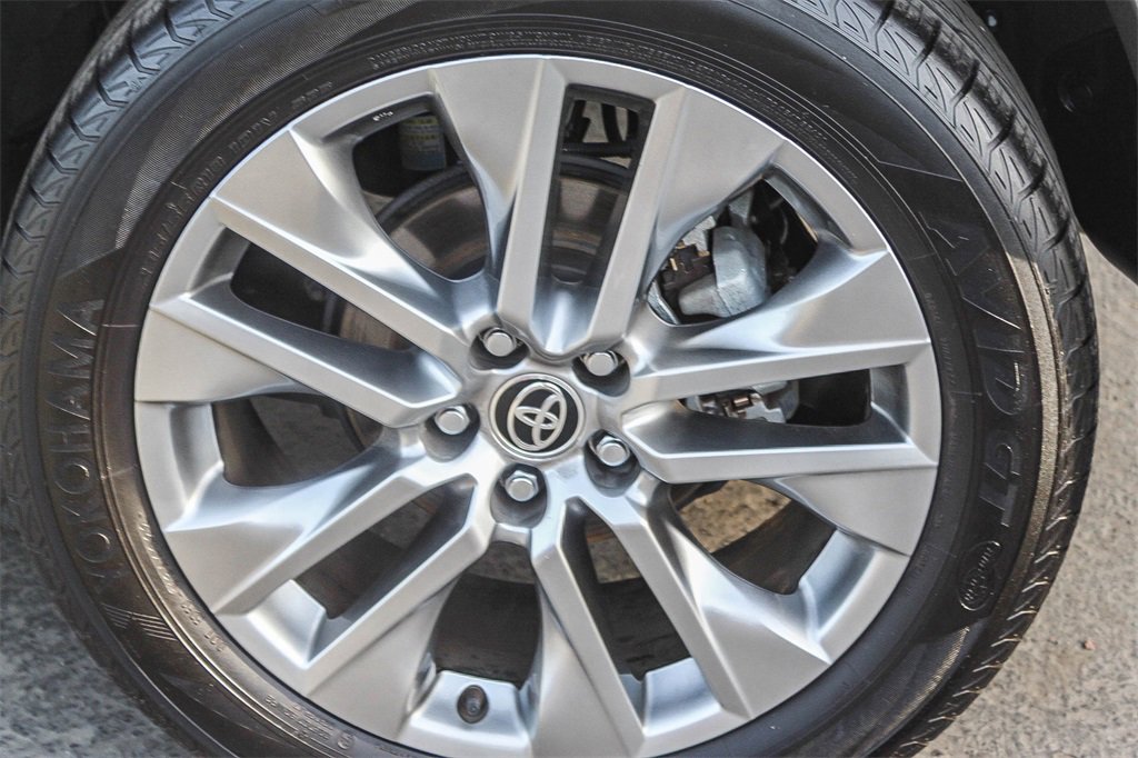 Used 2023 Toyota RAV4 XLE Premium image 11