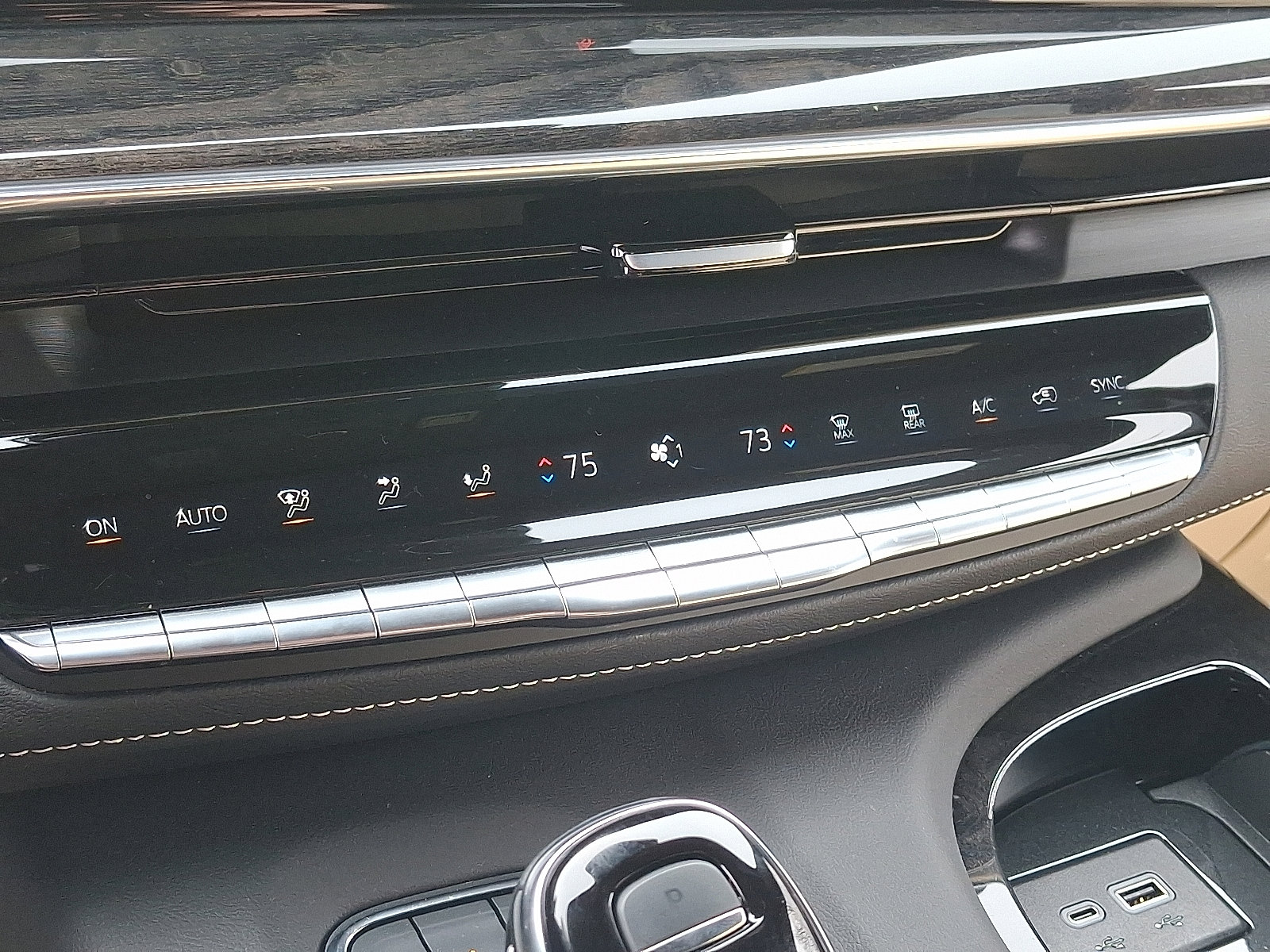 Certified 2024 Cadillac Escalade ESV Premium Luxury w/ Performance Package image 24