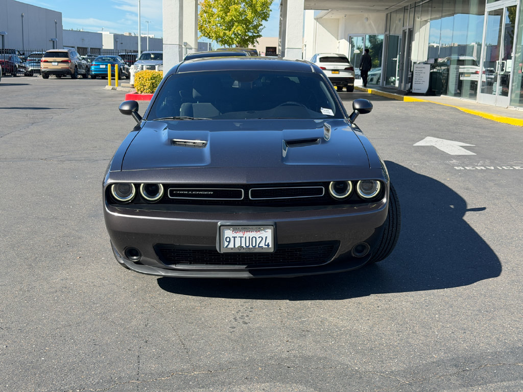 Used 2019 Dodge Challenger SXT RWD image 3