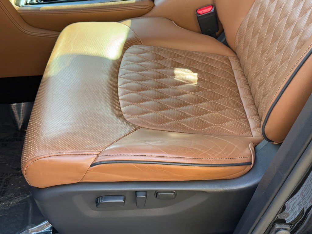 Used 2023 INFINITI QX80 Sensory w/ All-Season Package image 26