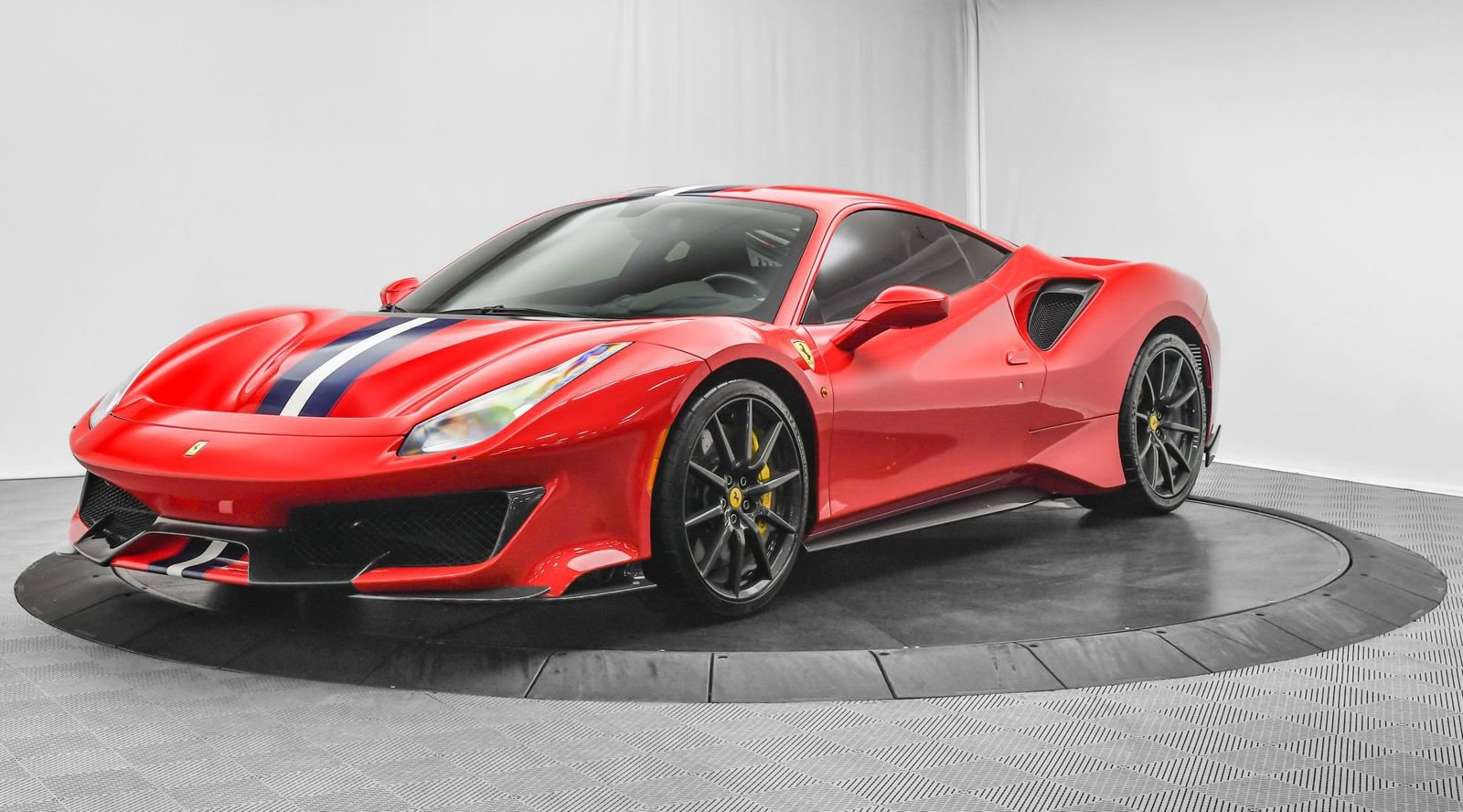 Used 2020 Ferrari 488 Pista Coupe RWD image 3