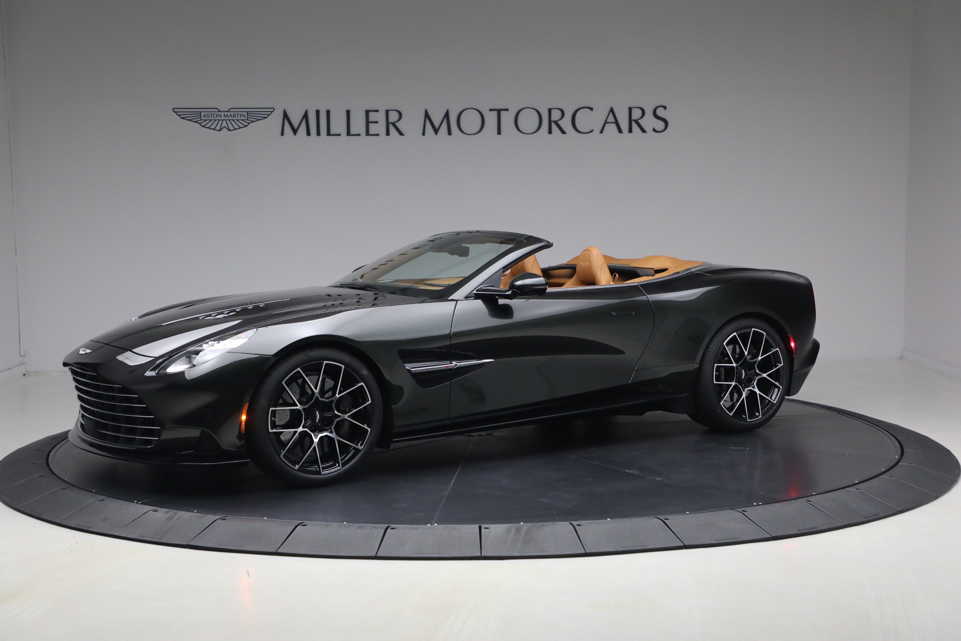 New 2026 Aston Martin Vanquish Convertible RWD image 2