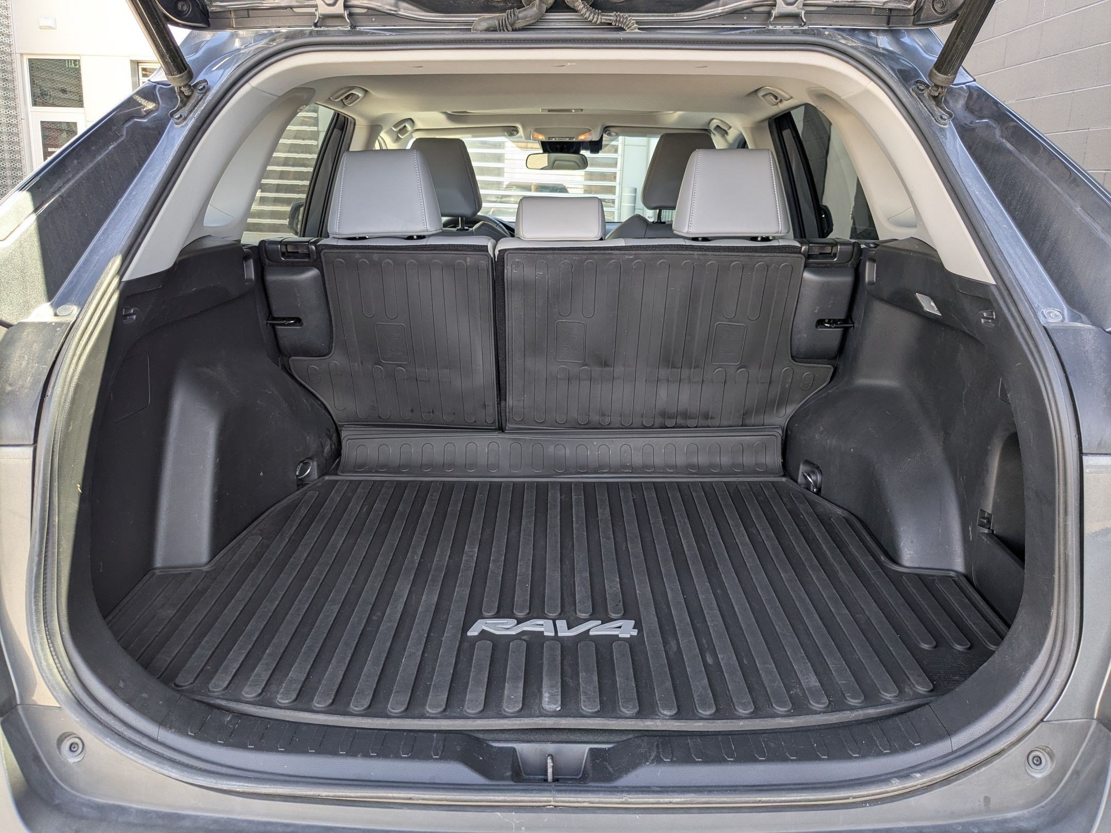 Used 2021 Toyota RAV4 XLE Premium AWD/4WD image 29