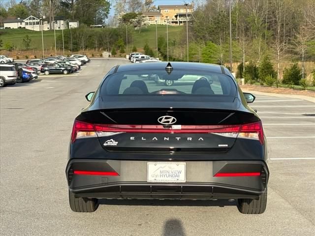 Certified 2025 Hyundai Elantra SEL FWD image 6